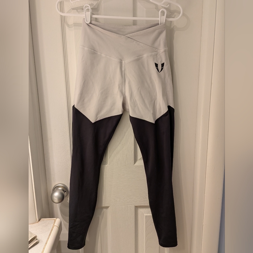 High-Waist Two-Tone Leggings - White & Black